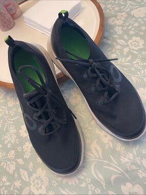 Oofoo’s Lightweight Athletic Sneakers (Oomy)